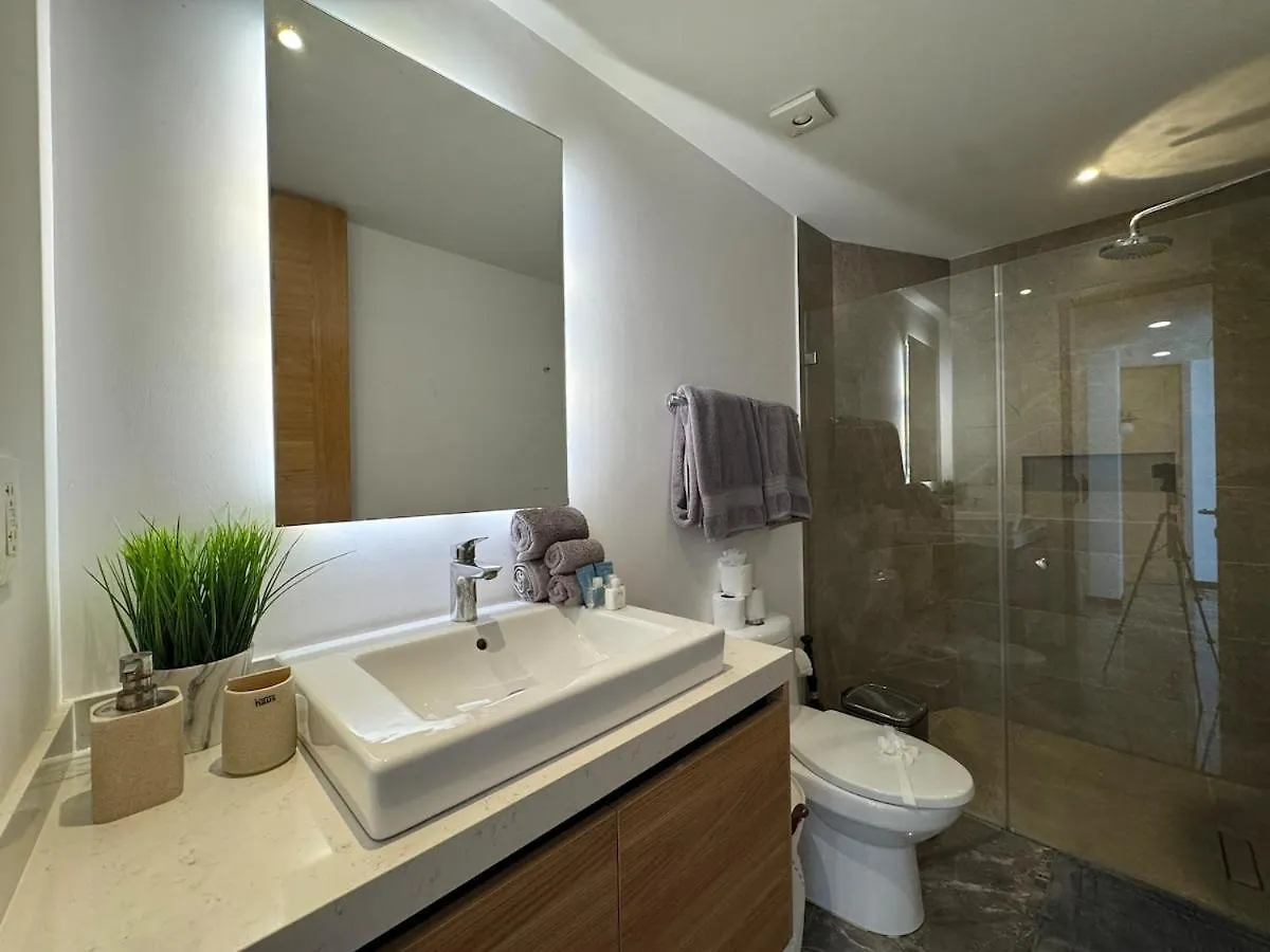 Oceanfront Condo, Roof Pool, Gym, Walk To 5Th Ave! Playa del Carmen