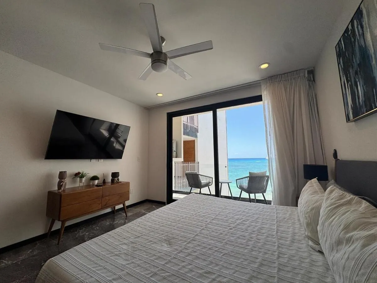 Oceanfront Condo, Roof Pool, Gym, Walk To 5Th Ave! Playa del Carmen Apartment