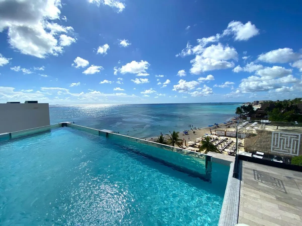 Oceanfront Condo, Roof Pool, Gym, Walk To 5Th Ave! Playa del Carmen