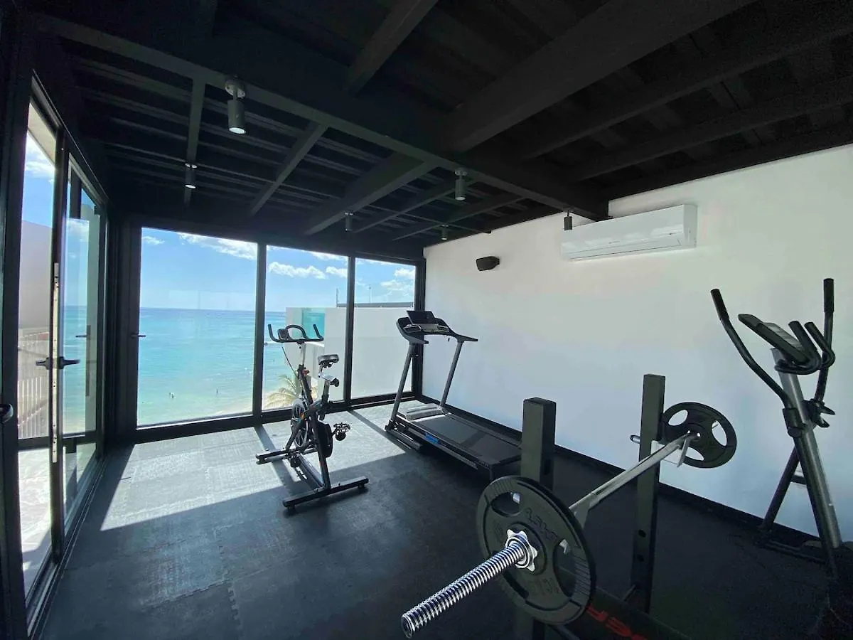 Oceanfront Condo, Roof Pool, Gym, Walk To 5Th Ave! Playa del Carmen Apartment