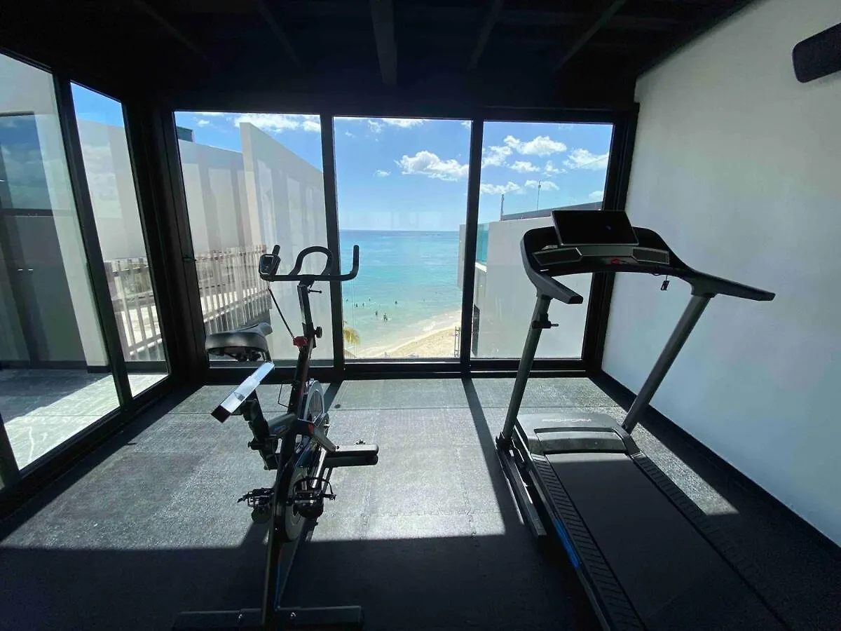 Oceanfront Condo, Roof Pool, Gym, Walk To 5Th Ave! Playa del Carmen