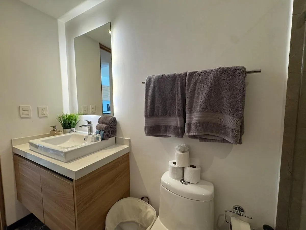 Oceanfront Condo, Roof Pool, Gym, Walk To 5Th Ave! Playa del Carmen Apartment