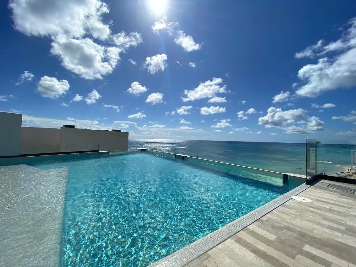 Oceanfront Condo, Roof Pool, Gym, Walk To 5Th Ave! Playa del Carmen Apartment