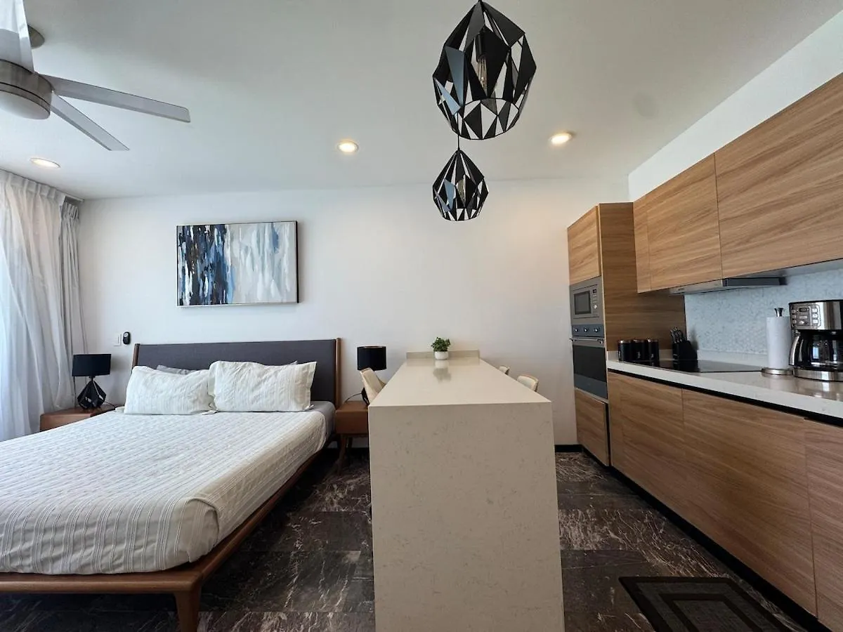 Apartment Oceanfront Condo, Roof Pool, Gym, Walk To 5Th Ave! Playa del Carmen