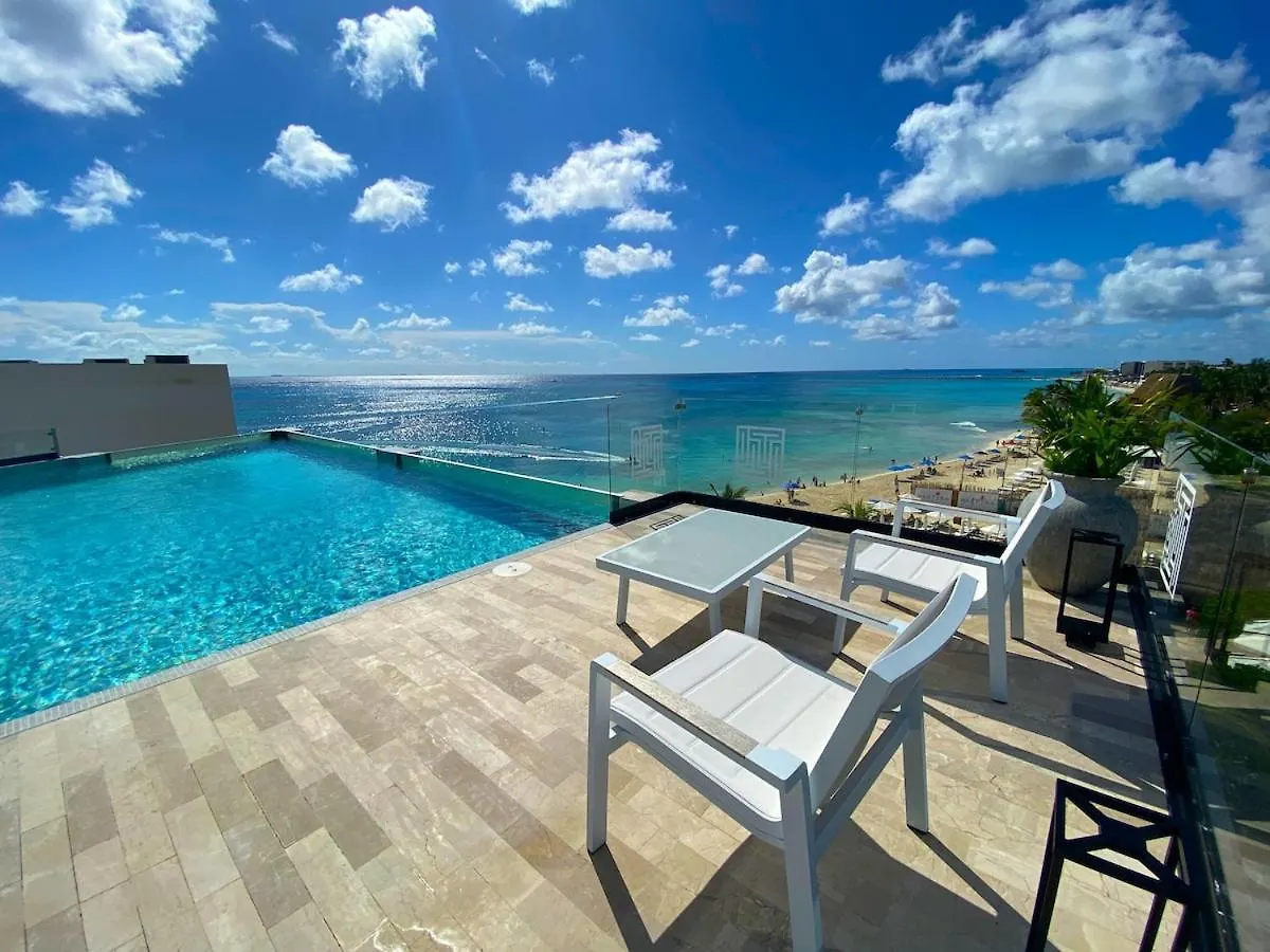 Oceanfront Condo, Roof Pool, Gym, Walk To 5Th Ave! Playa del Carmen