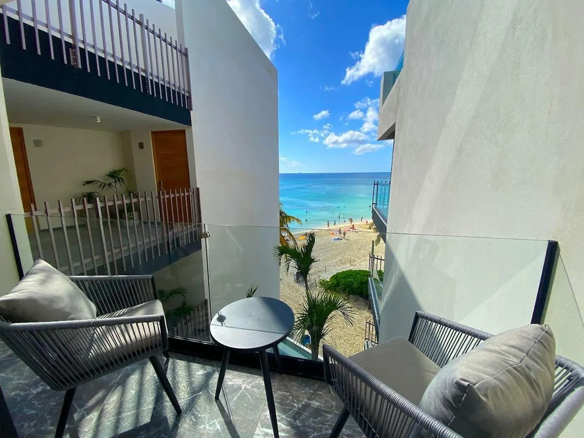 Apartment Oceanfront Condo, Roof Pool, Gym, Walk To 5Th Ave! Playa del Carmen